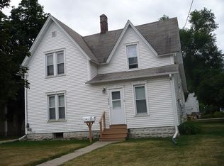 1022 1/2 Pleasant St, Dekalb, IL 60115