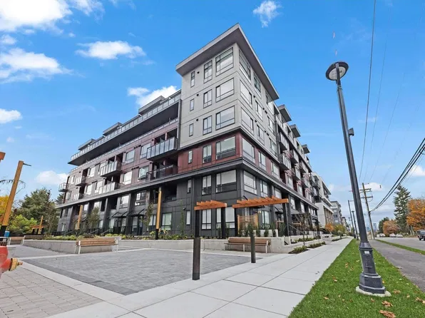 13838 108th Ave #302, Surrey, BC V3T 2M4