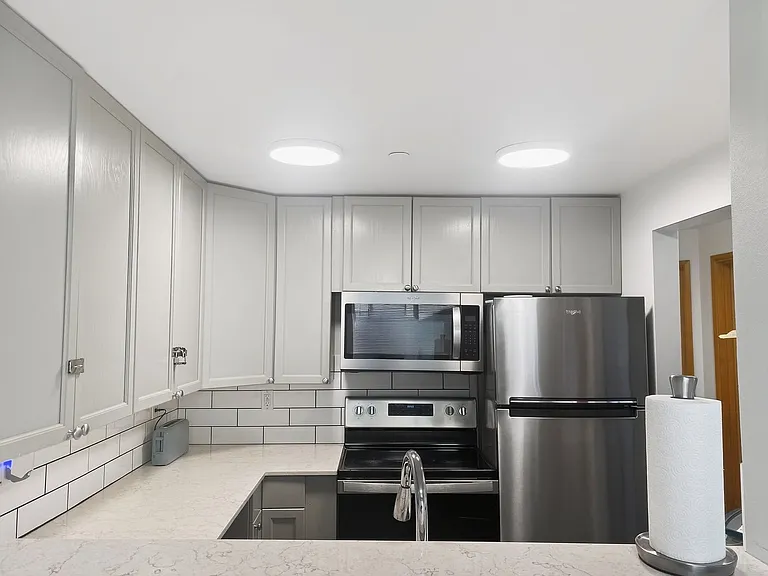 4245 8th Ave NE #B — Photo 9