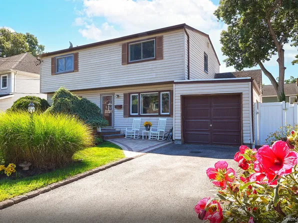 108 Connecticut Avenue, Massapequa, NY 11758