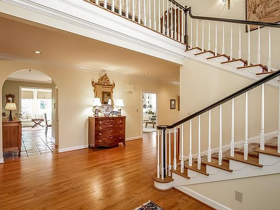 3rd image of 4529 Woodhaven NE