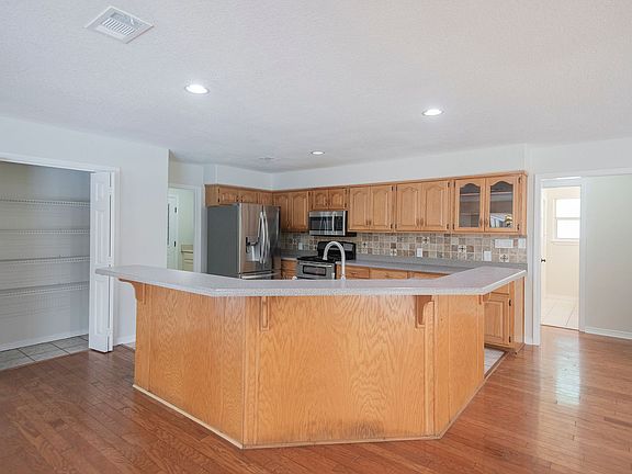 5th image of 5490 Oakmont Dr