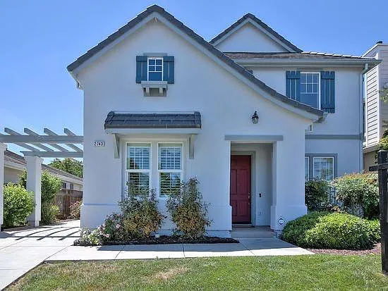 2743 Cathedral Cir — Photo 1