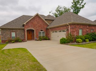 125 Lake Valley Dr, Maumelle, AR 72113