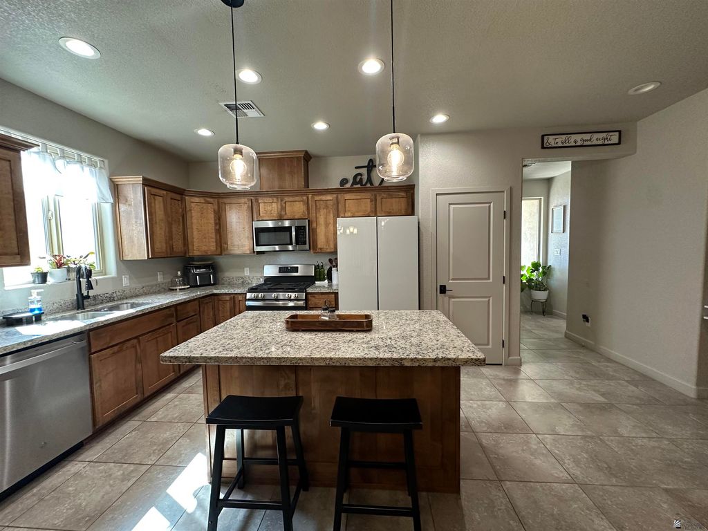 3459 S Falcon Dr, Yuma, AZ - More