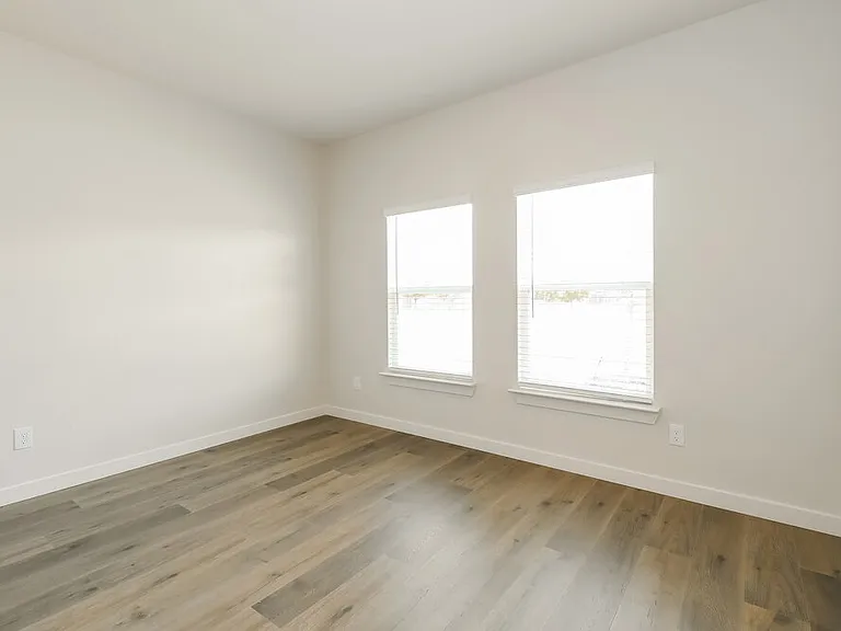 1500 Harvester Dr — Photo 12
