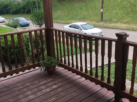 No traffic on this street and only a 1 minute drive to I 71 entrance. Look at all that green space. drive to