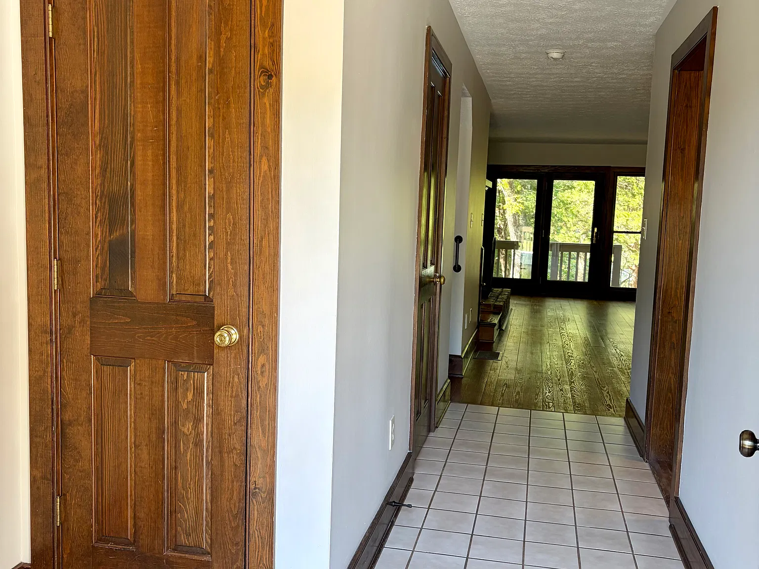 3 bed, 2.5 bath, 2200 sqft, $2,000 — Photo 1
