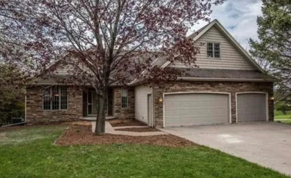 2077 Woodstone Dr