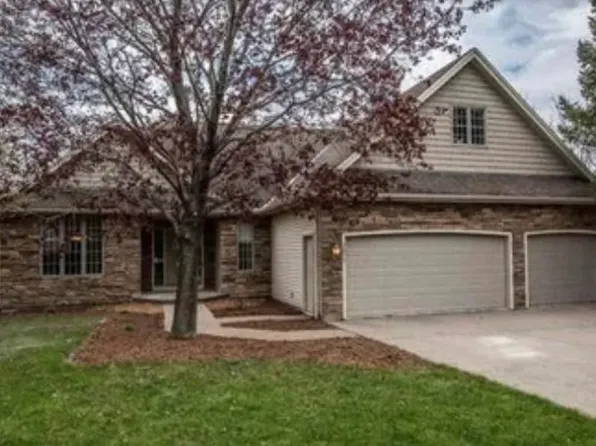 2077 Woodstone Dr, Victoria, MN 55386