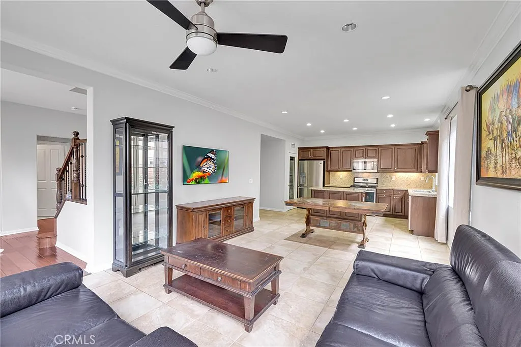 3 bed, 2.5 bath, 1735 sqft, $4,700 — Photo 3