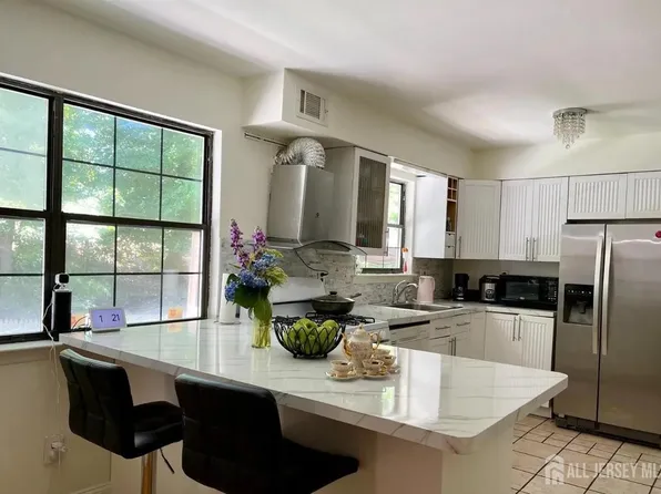 56 Side Ave, Avenel, NJ 07001