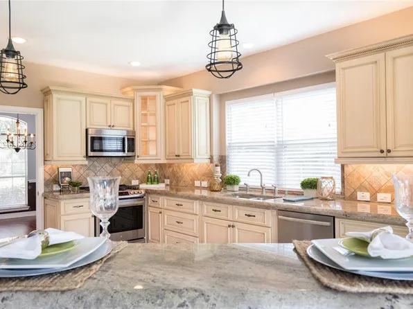 2302 Palm Cir, Seabrook, TX 77586