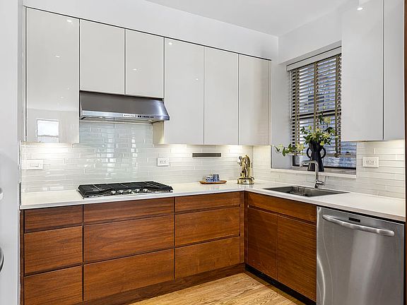 5th image of 60 Pineapple St APT 4J