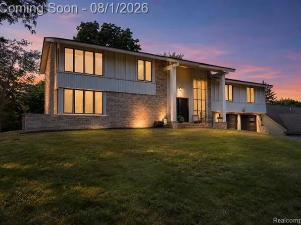 3261 Bloomfield Park Dr, West Bloomfield, MI 48323