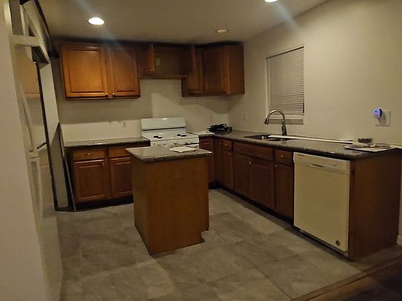 4th image of 3537 Rebecca St