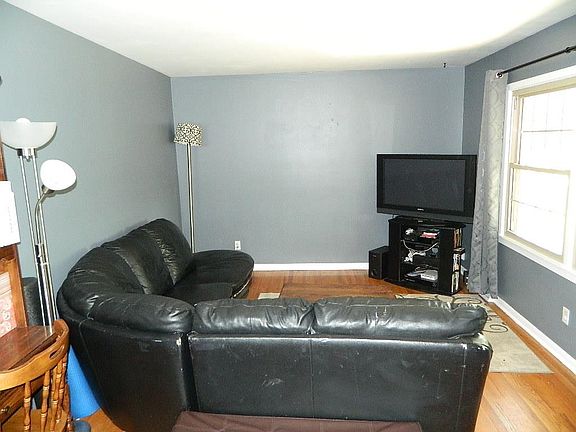 5th image of 430 N 82nd St