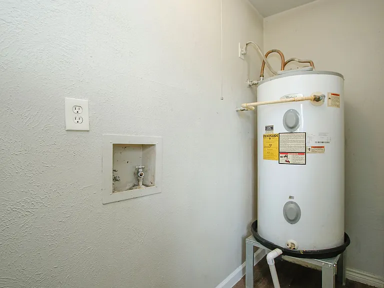 17626 Bullis Gap Dr — Photo 21