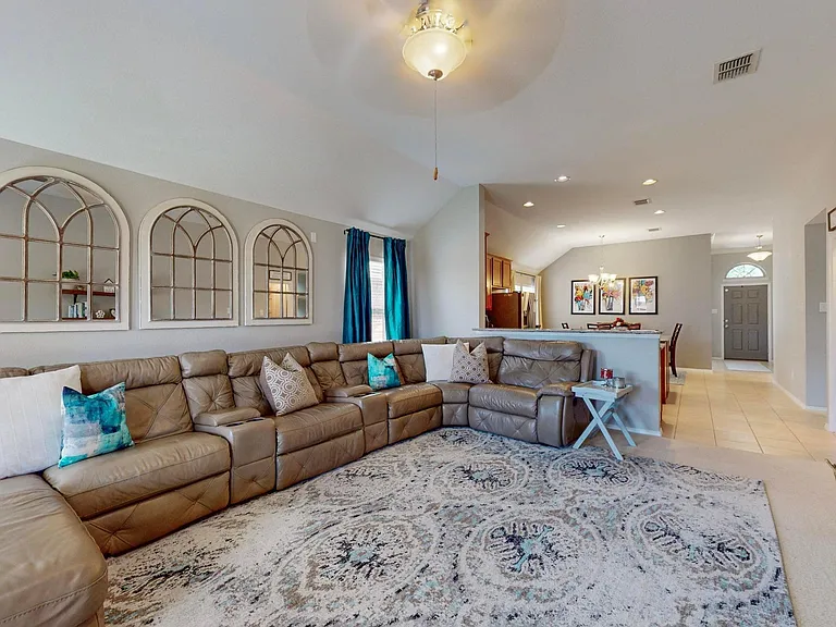 9412 Caliente Dr — Photo 3