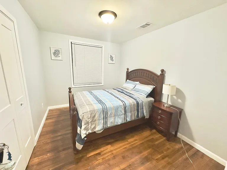 1514 S McLean Blvd — Photo 5