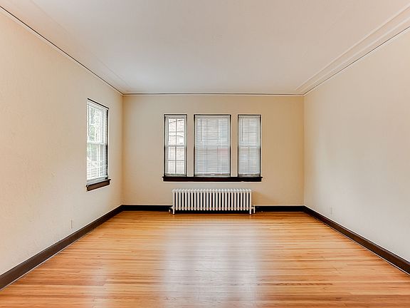 5th image of 2880 Irving Ave S #1