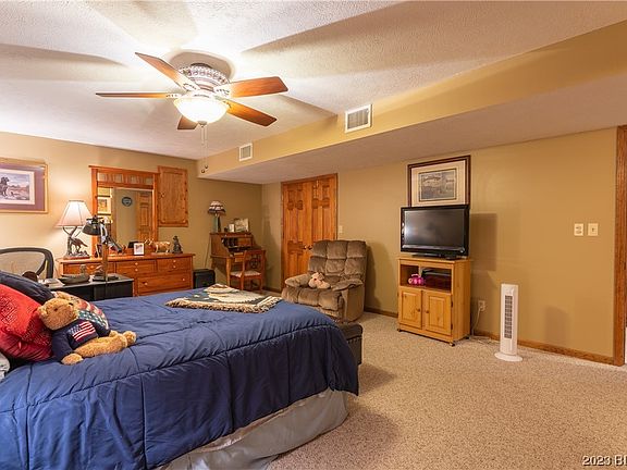 3rd image of 1548 Mockingbird Ln