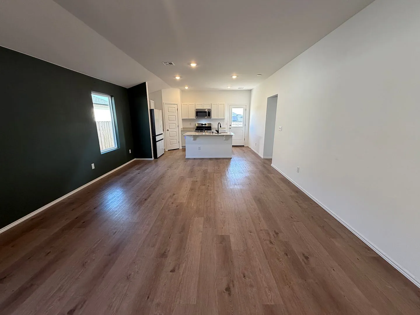 Beautiful 3 Bed 2 bath in N. OKC — Photo 2