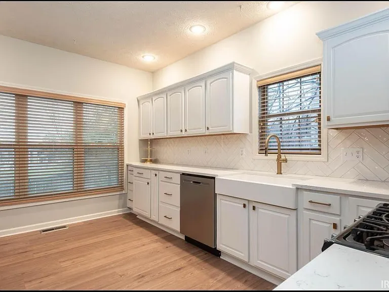 3253 S Southern Oaks Dr — Photo 18