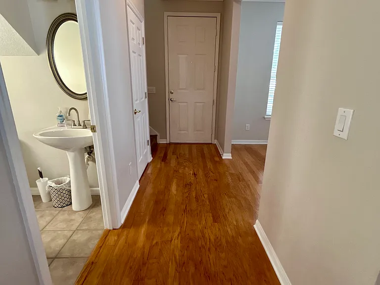 2135 Ridgewood St — Photo 3