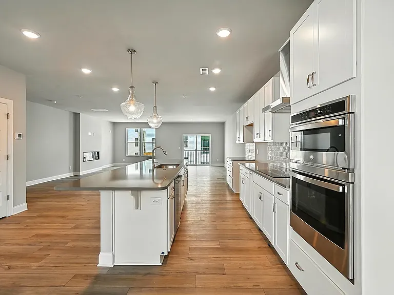 1232 S Person St #201 — Photo 4