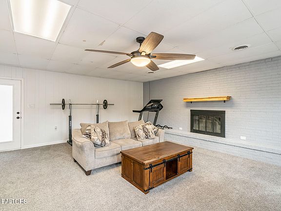 5th image of 20 Lindale Ln