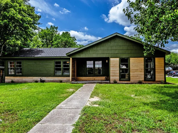 1604 Avenue P, Huntsville, TX 77340