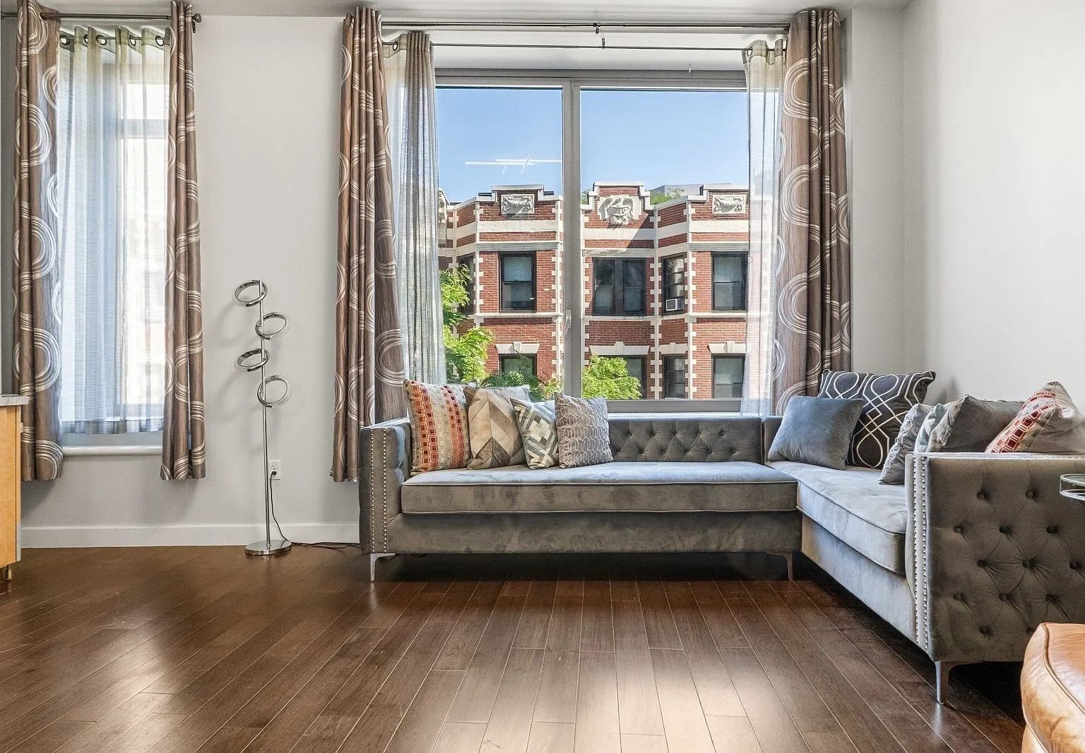 1 bed, 1.0 bath, 847 sqft, $3,550 — Photo 2