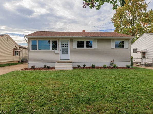 6498 Stonecrest Dr, Brookpark, OH 44142