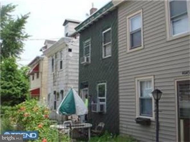 2nd image of 4645 Tackawanna St