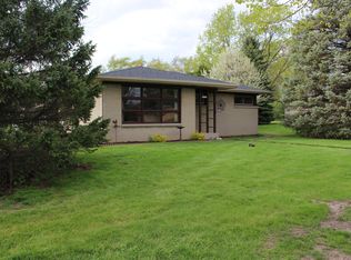 10334 W Dreyer Pl, Greenfield, WI 53228