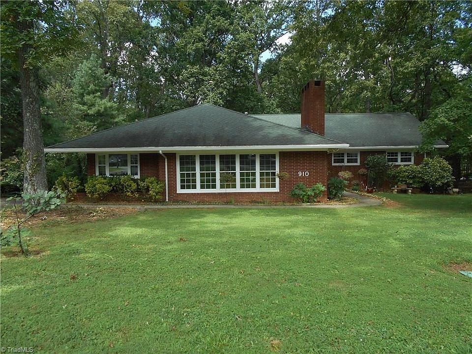 1st image of 910 Oakcrest Dr