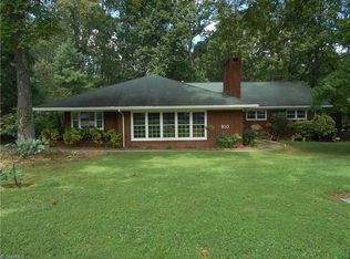 910 Oakcrest Dr, Reidsville, NC 27320