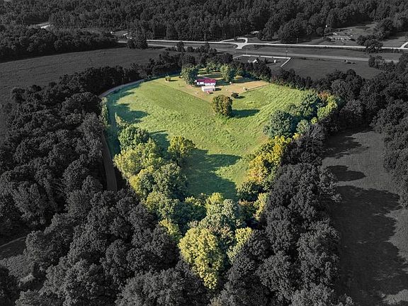 3rd image of 2902 Squirrel Tail Hollow Rd
