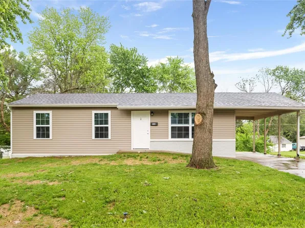 706 1st St, Warrenton, MO 63383