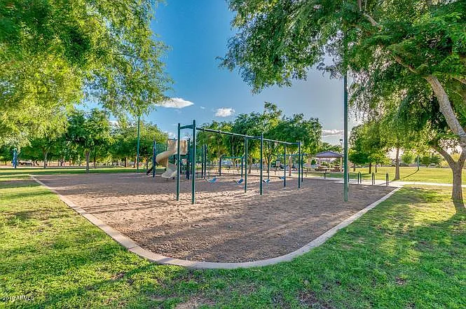 7057 W Greenbriar Dr — Photo 52