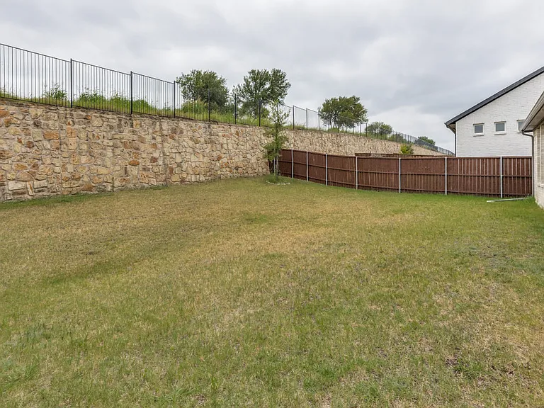 7117 Talon Dr — Photo 23