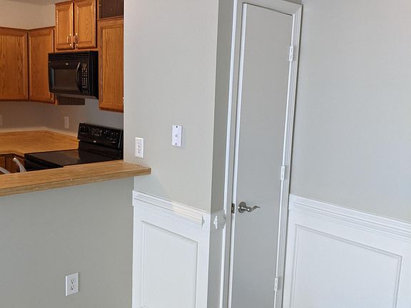 5th image of 100 Grosvenor Ln APT 202