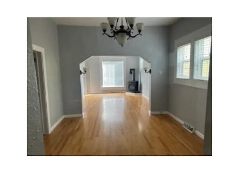 627 N Elati St — Photo 3