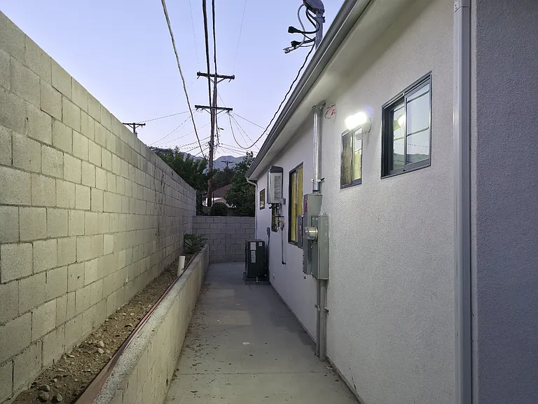 2971 N Verdugo Rd #A — Photo 8