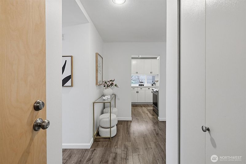 3rd image of 1601 E Columbia Street #104