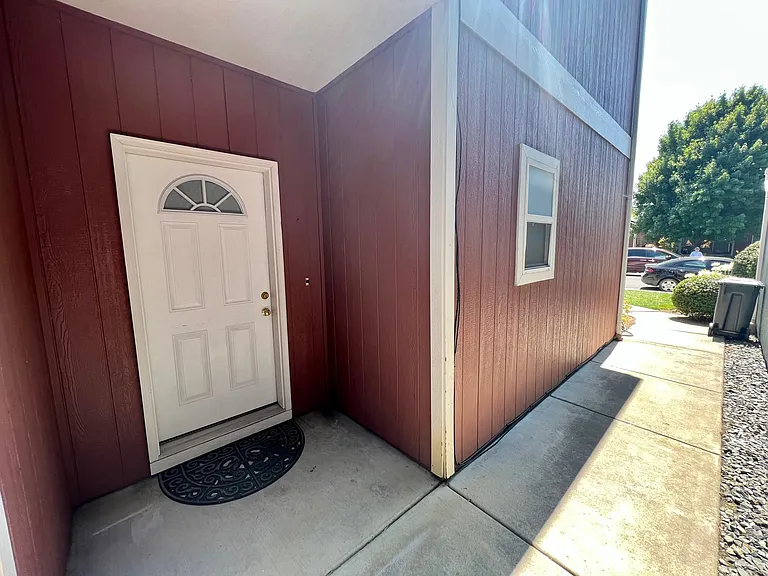 2635 Parkwood Village Ln — Photo 2