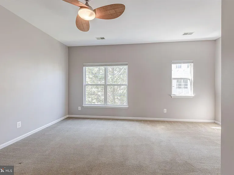 5140 Donovan Dr — Photo 20
