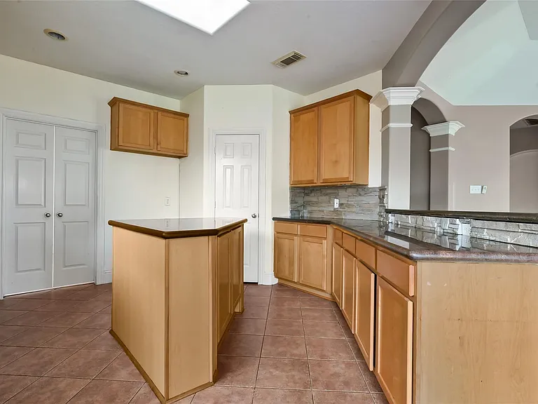 511 Nadia Way — Photo 10