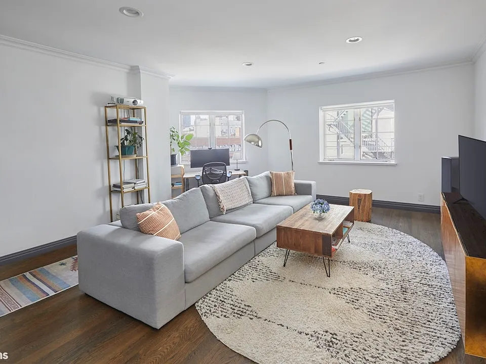 85 Hudson Ave #4A